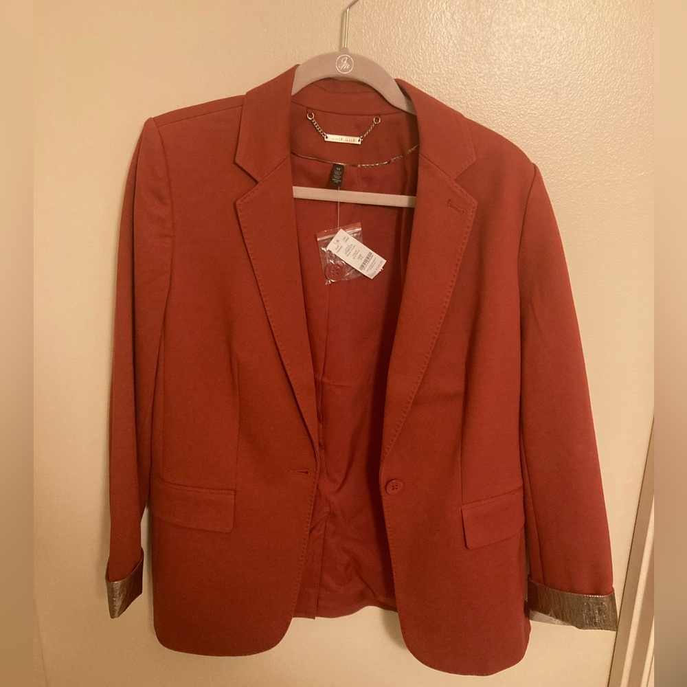 White House Black Market size 12 women’s blazer with tags. Excellent condition.